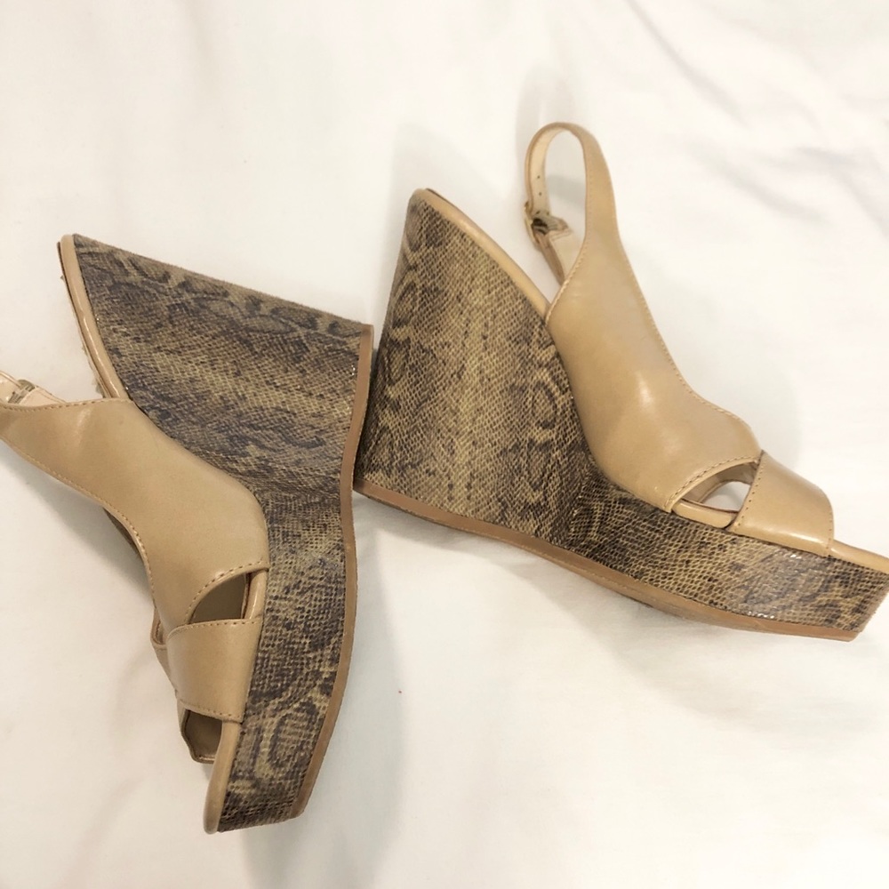 Nine West Nude Snakeskin Slingback Wedges - size 7